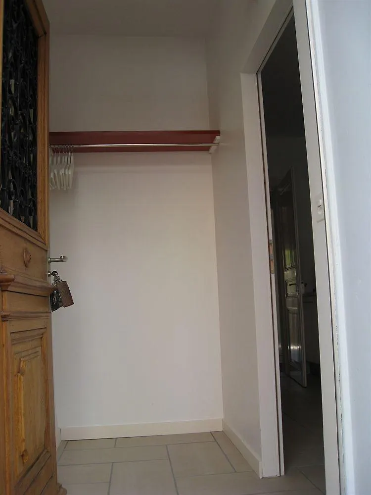 Unique Serviced Living @ Airport Line Basilej 0*,