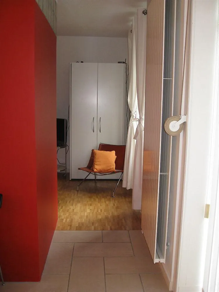 Unique Serviced Living @ Airport Line Basel Apartment