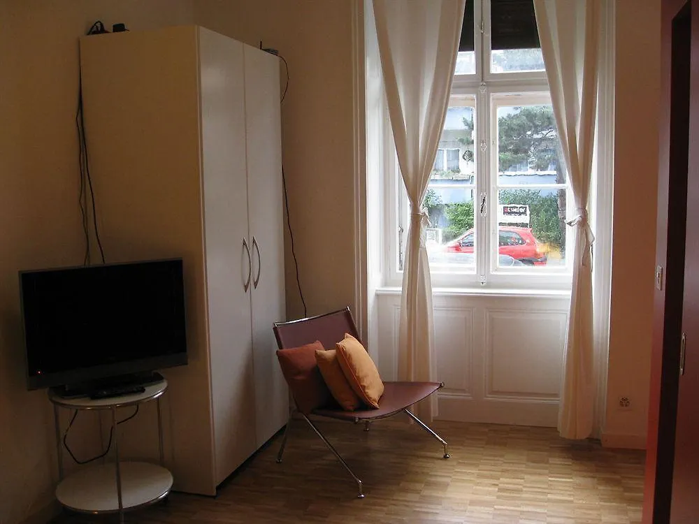 Unique Serviced Living @ Airport Line Basel Apartment