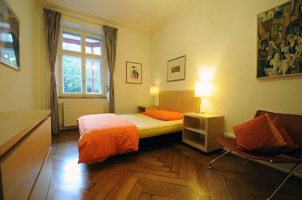 Apartment Unique Serviced Living @ Airport Line Basel
