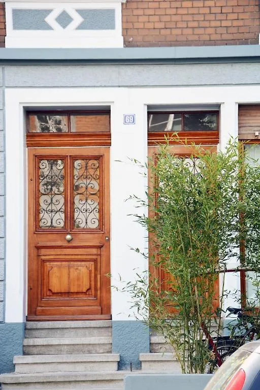 Unique Serviced Living @ Airport Line Basel Apartment