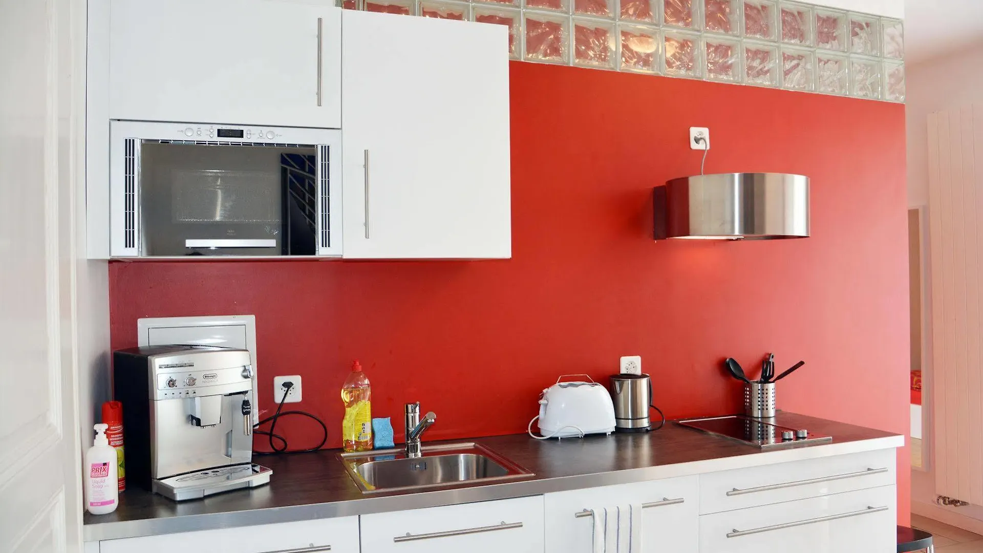 Unique Serviced Living @ Airport Line Basel Apartment