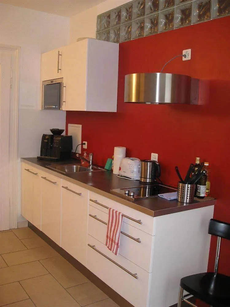 Apartment Unique Serviced Living @ Airport Line Basel