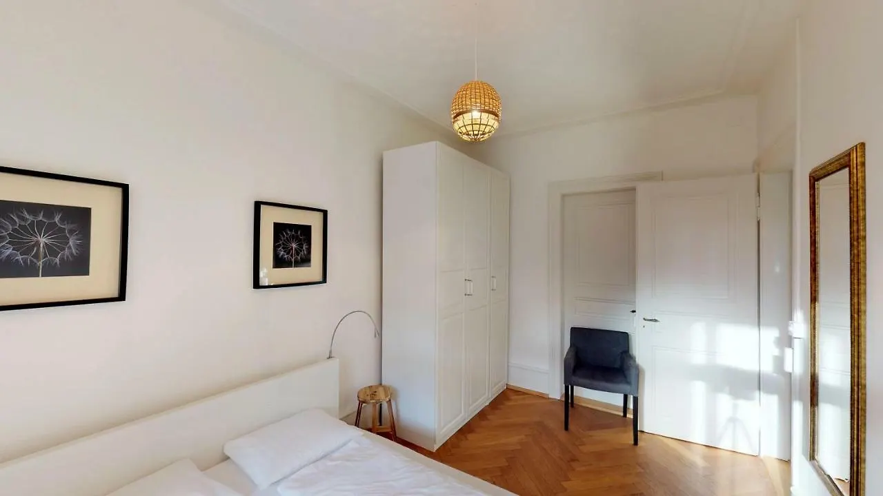 Unique Serviced Living @ Airport Line Basel Apartment