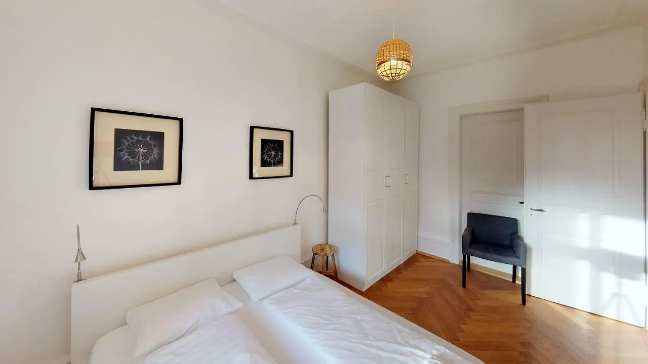 Apartment Unique Serviced Living @ Airport Line Basel
