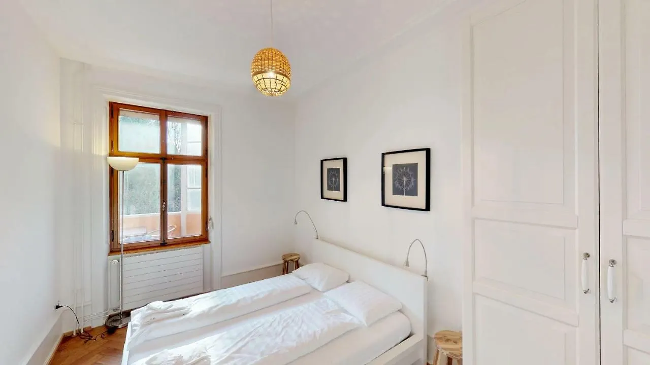 Apartment Unique Serviced Living @ Airport Line Basel